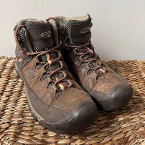 Keen targhee 3 women’s 11 EUC hiking boots